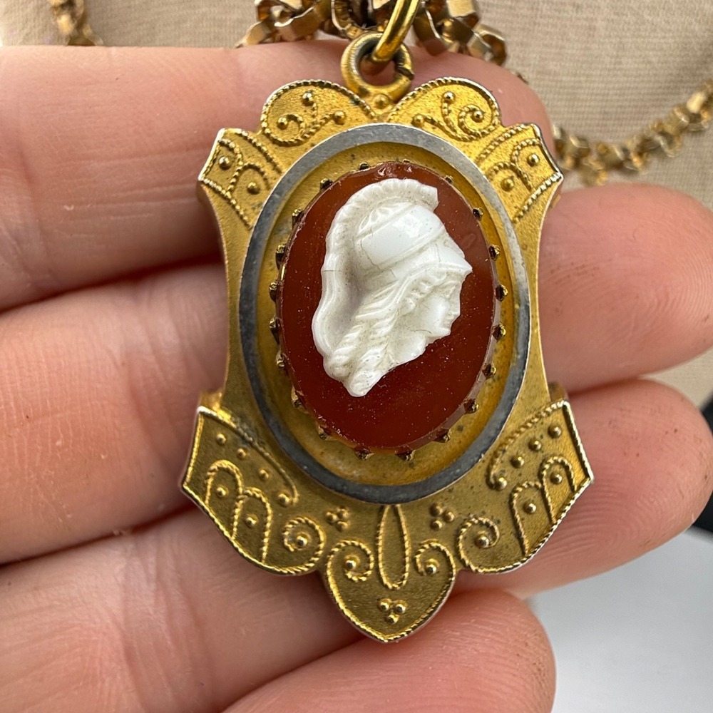Vintage Estate Cameo Mourning Necklace Photo Frame Gold Tone 19in
